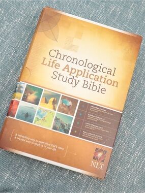 Chronological Life Application Study Bible NLT Tyndale Hardcover Full Color⁠